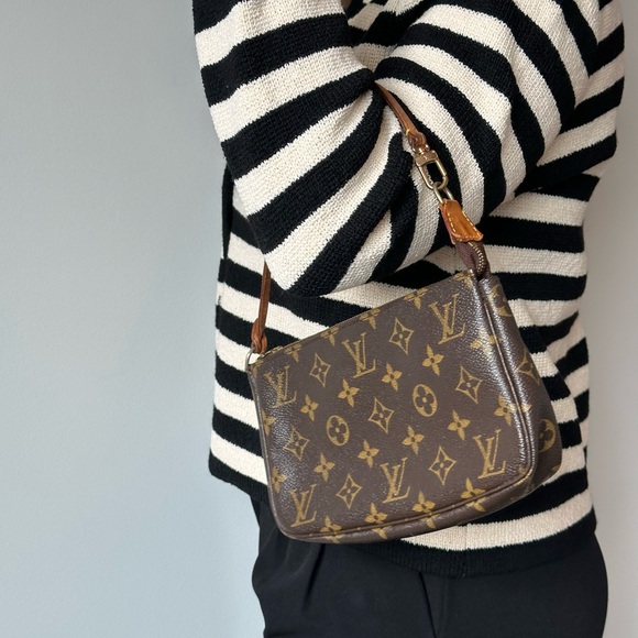 🌹Beautiful Louis Vuitton Pochette Accessories🌹 - Picture 15 of 17